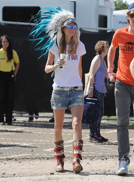 June 30, 2013 Celebrities seen at Glastonbury Festival at Worthy Farm in Glastonbury, England. Non-Exclusive Worldwide Rights Pictures by : FameFlynet UK © 2013 Tel : +44 (0)20 3551 5049 Email : info@fameflynet.uk.com